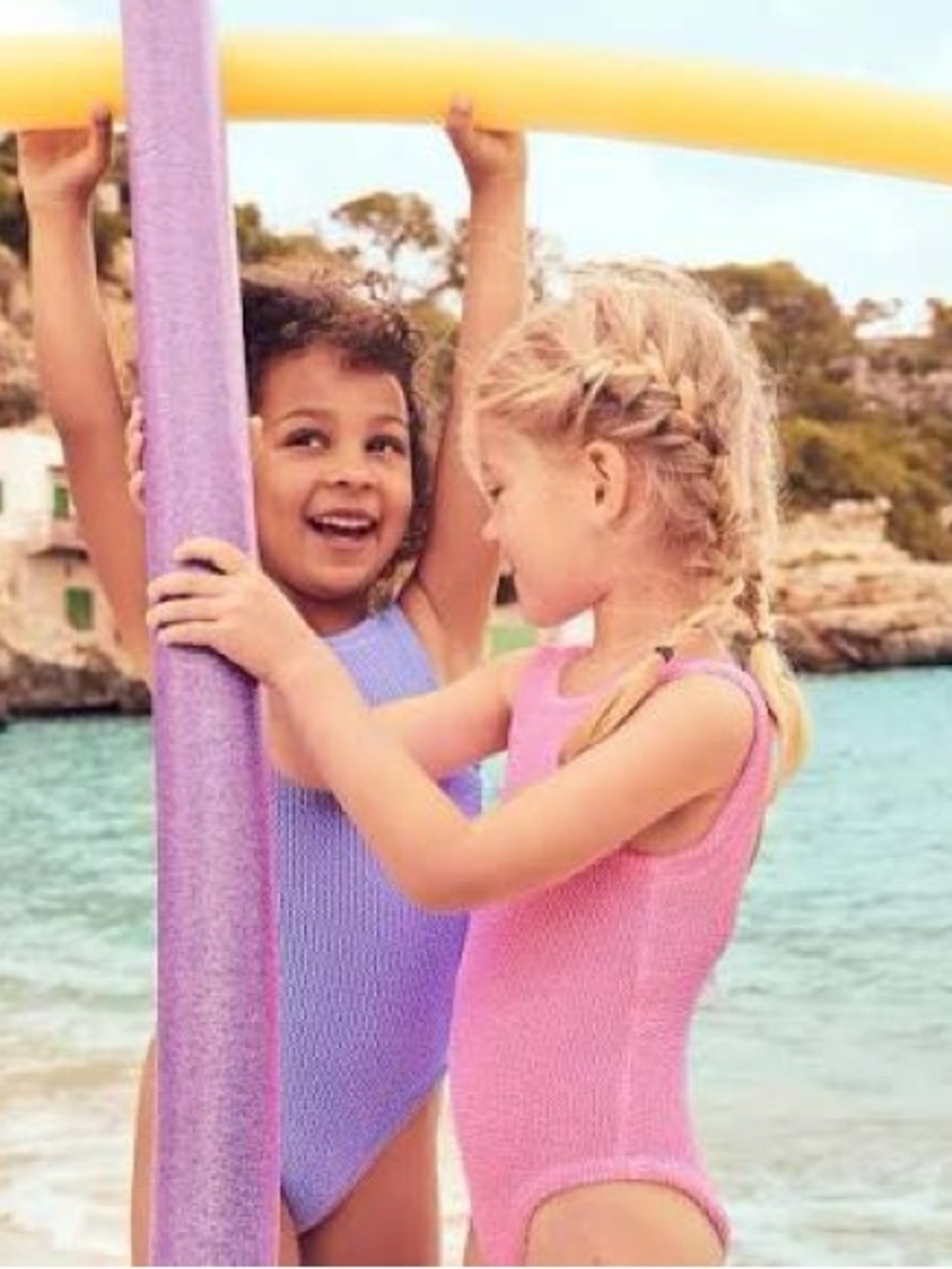 Hunza G Kids Size 8 Pink Sleeveless Textured One-Piece Swimsuit.